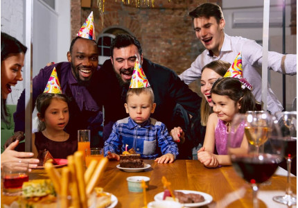 Ideas de cumpleaños: niños, adolescentes, adultos, mayores y más.